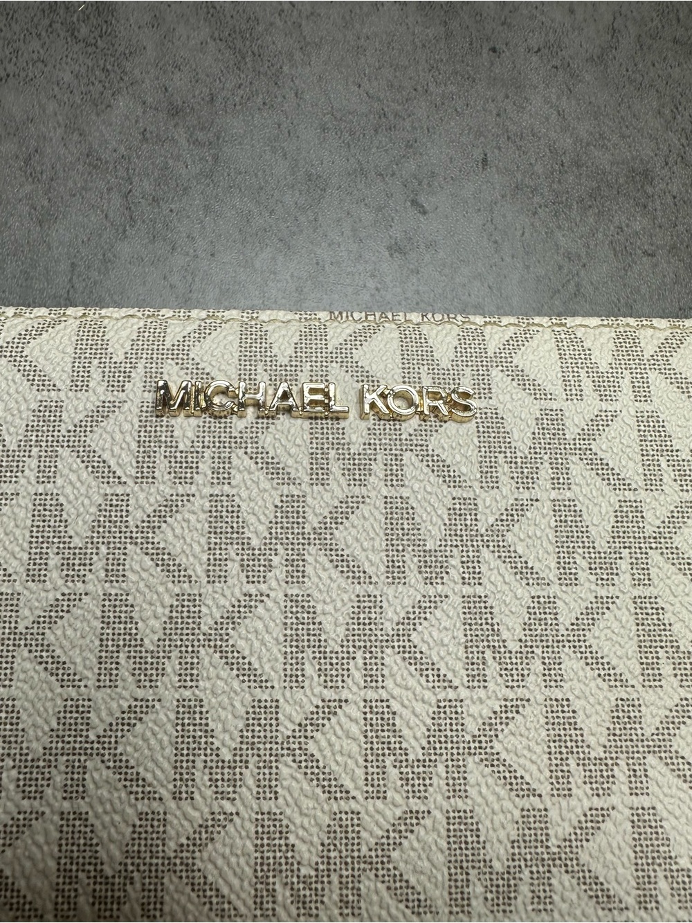 Michael Kors Jet Set Travel Signature Vanilla Accordion Zip Wallet NWOT - Picture 2 of 8